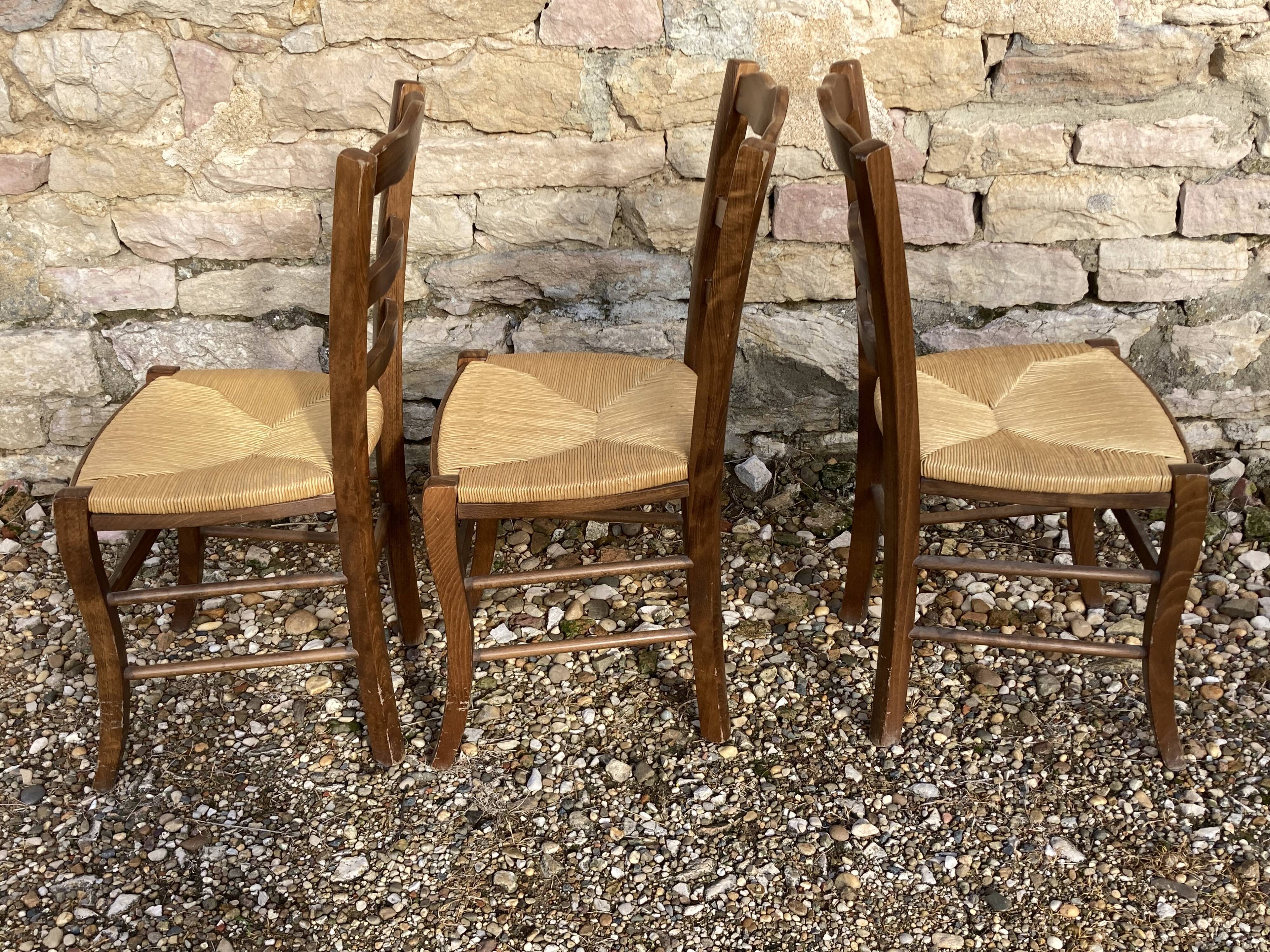 3 mulched chairs