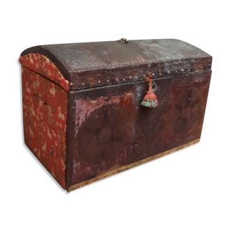 Oriental trunk of the early twentieth century