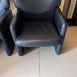 Pair of Tecno 148 leather armchairs