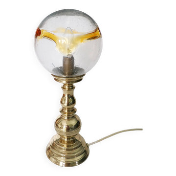 Lampe à poser en laiton massif et globe en verre vintage 1970's