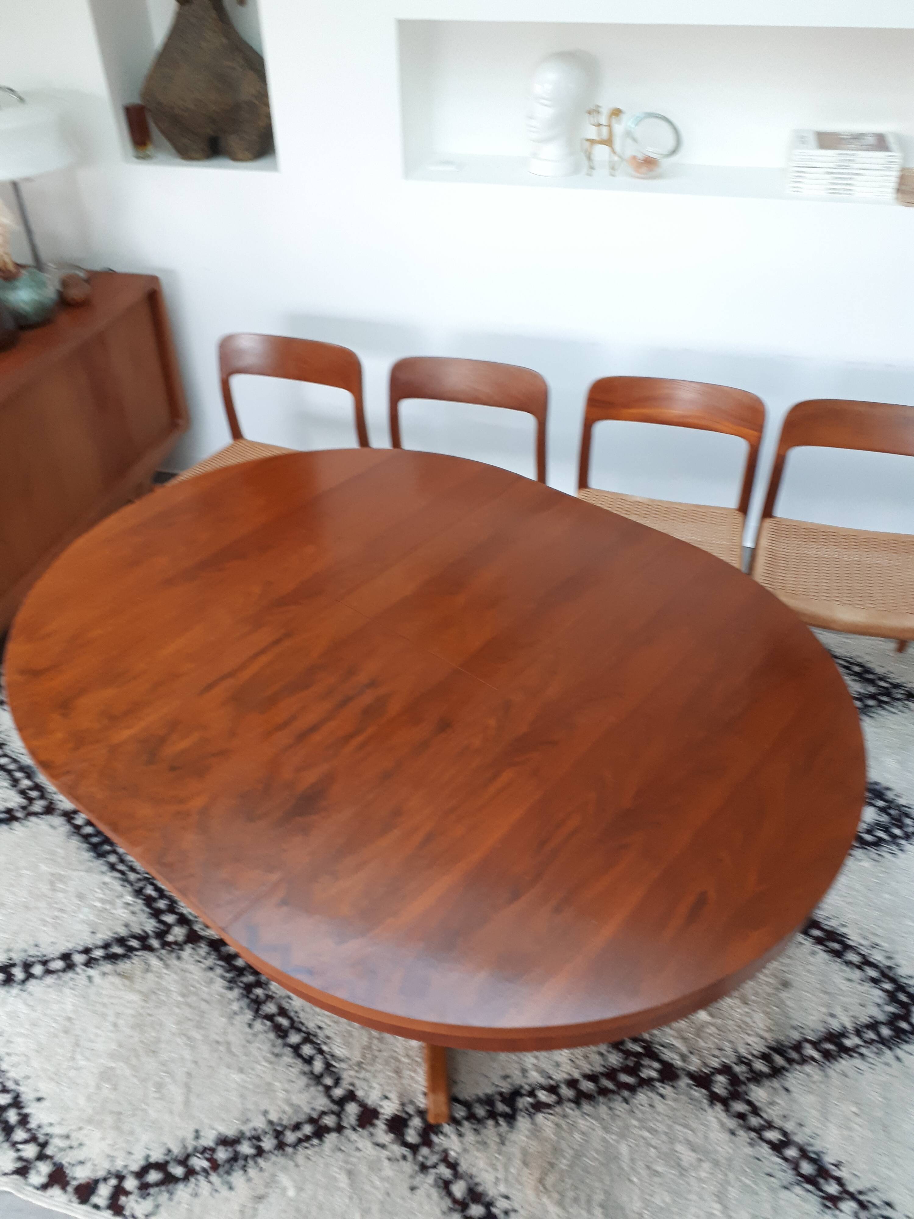 Table ronde par Baumann des années 60