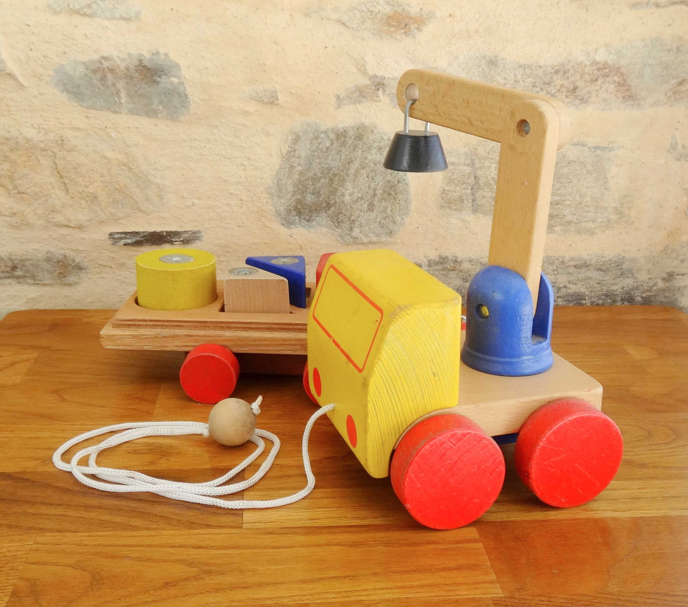 Tow truck with wooden steerable crane - 1980s