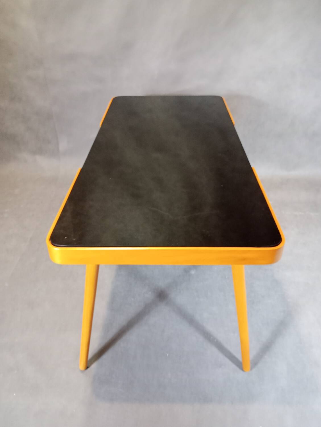 Table basse Jiri Jiroutek par Cesky Nabytok