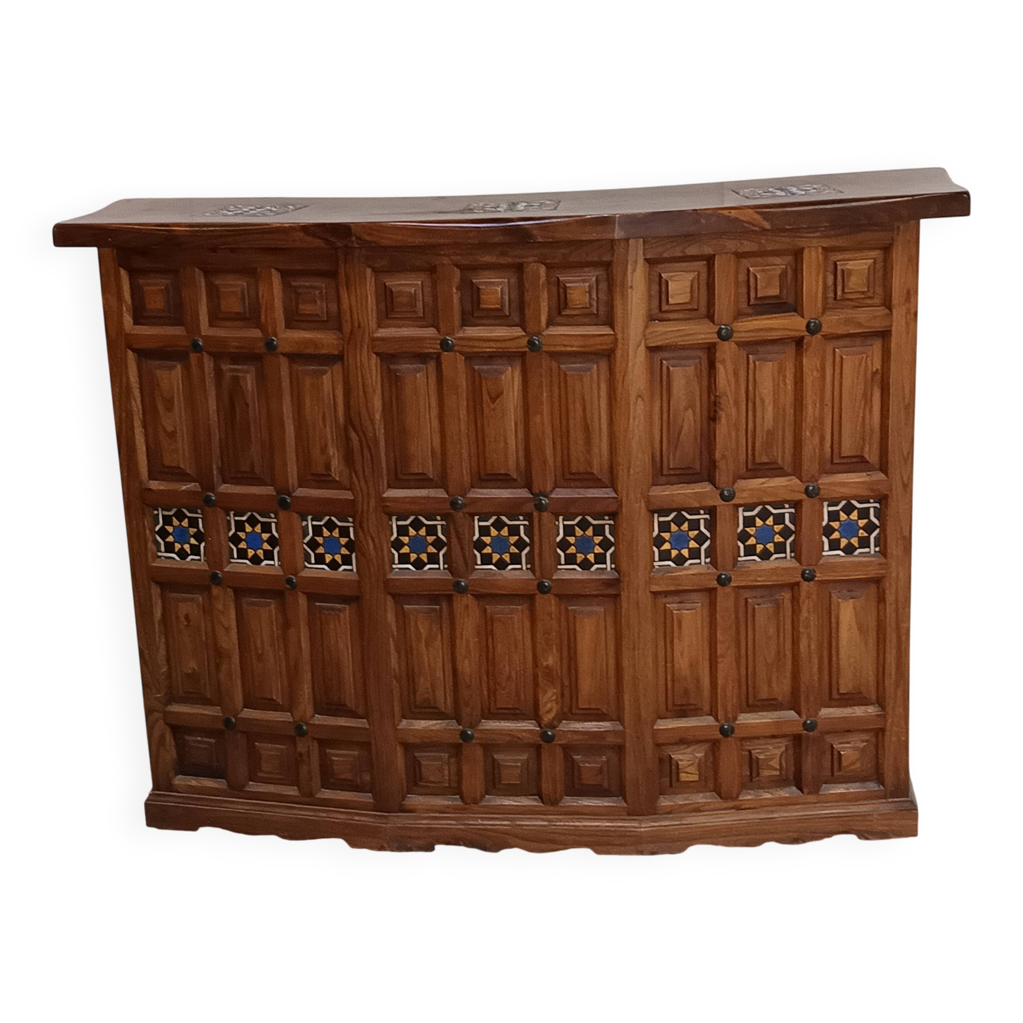 Indoor bar by Guillerme and Chambron