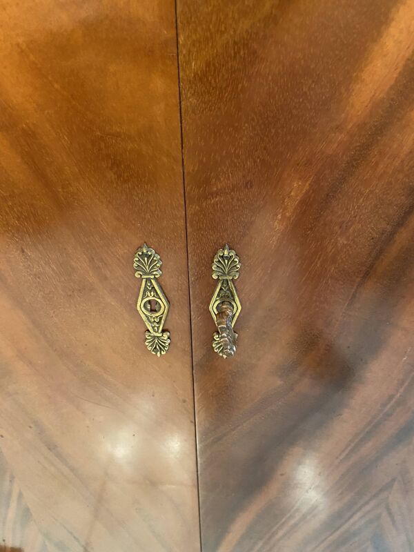 Petite armoire de rangement style empire