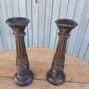 2 bougeoirs en bois sculpté 
