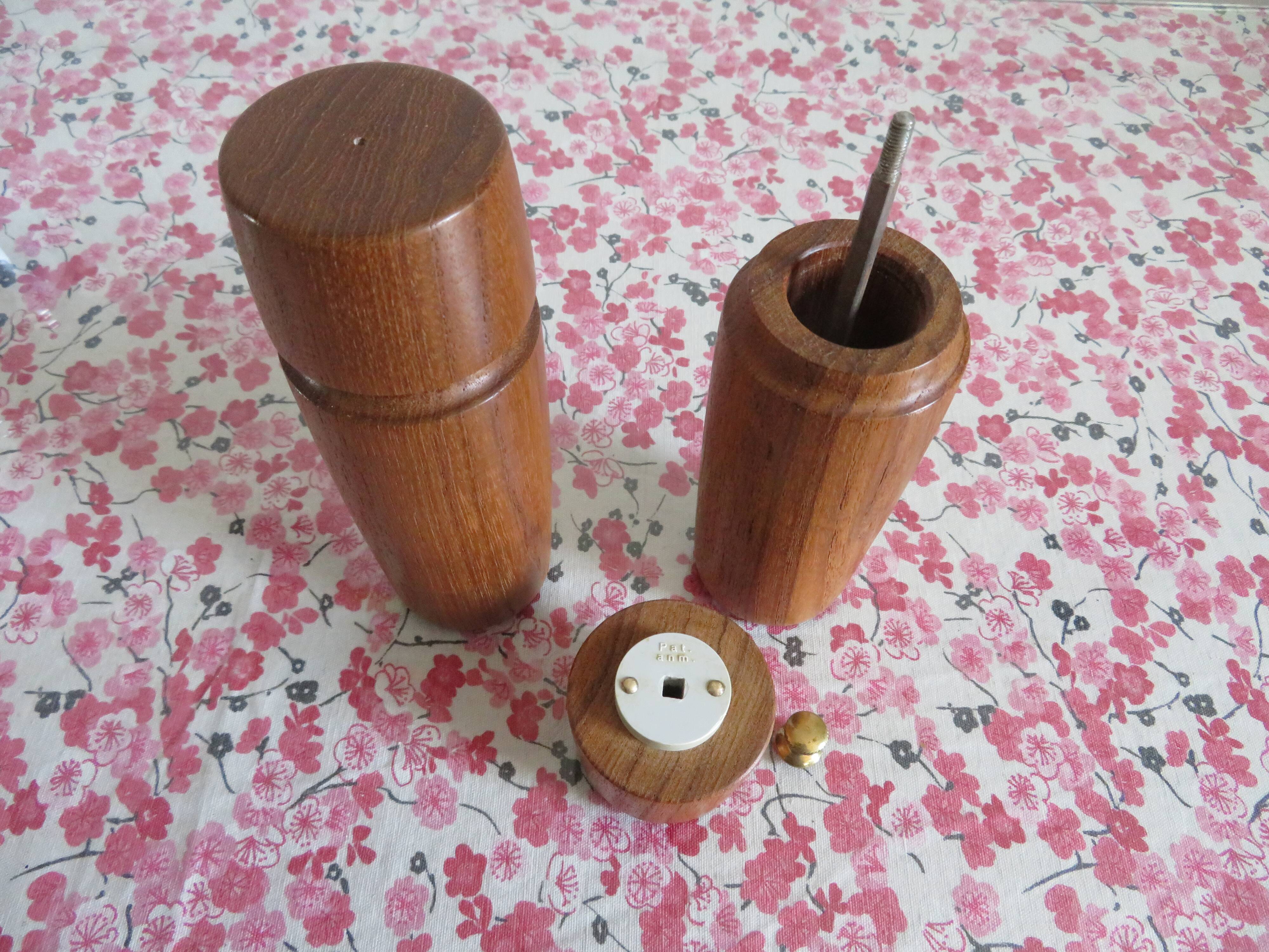 Teak salt and pepper shaker, Scandinavian style year 70s