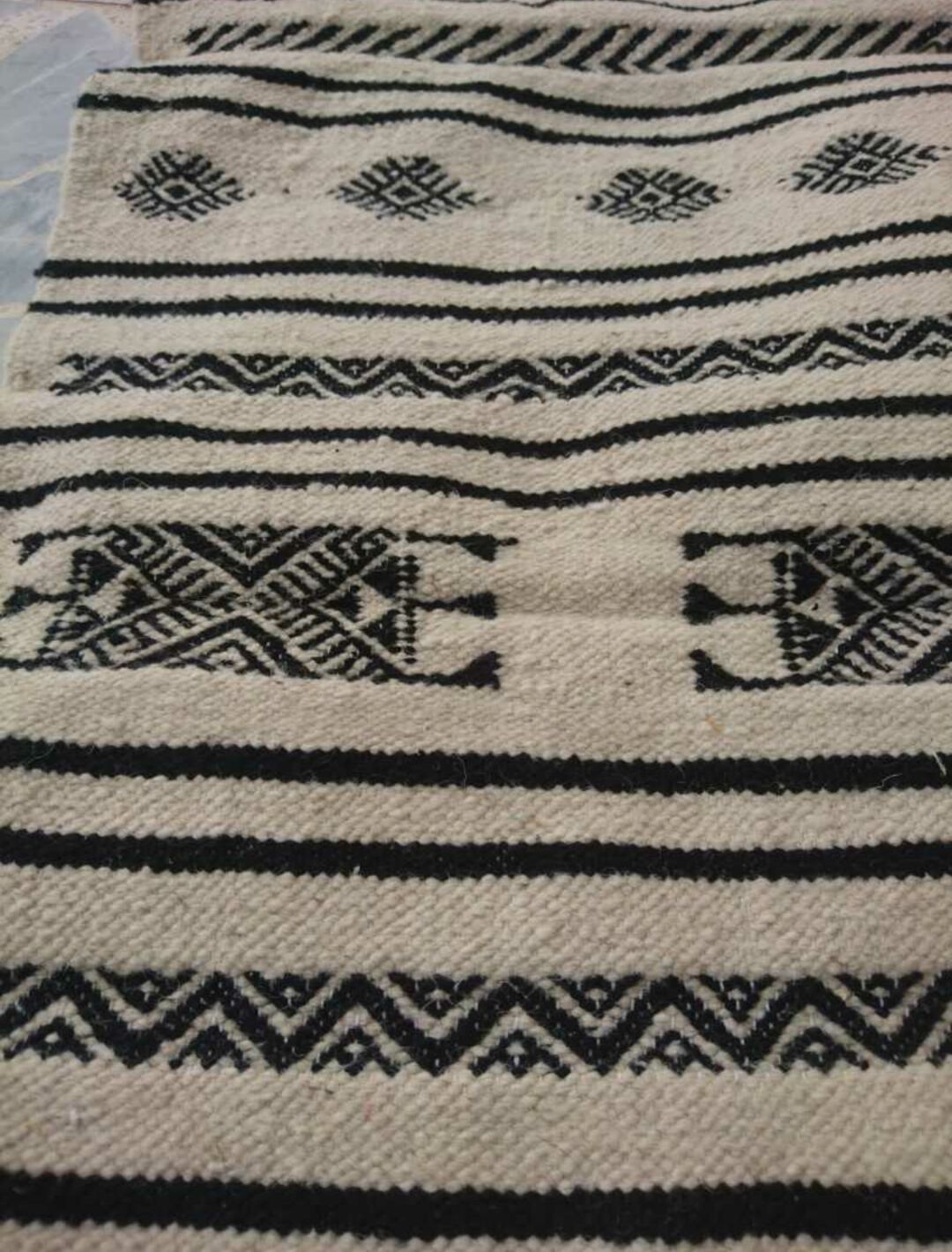White and black berber kilim 100x150cm