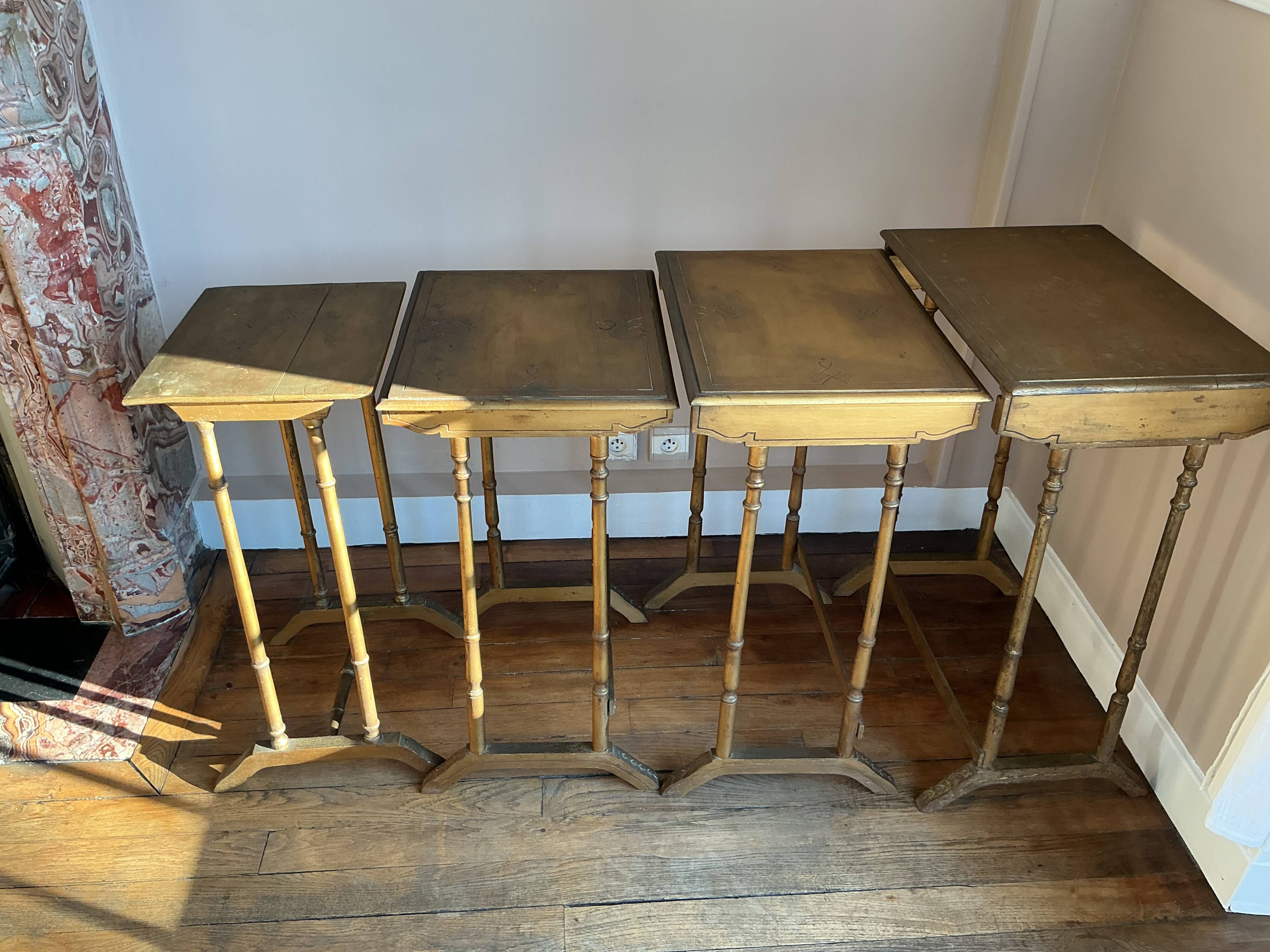 Tables gigogne anciennes- lot de 4 - vintage