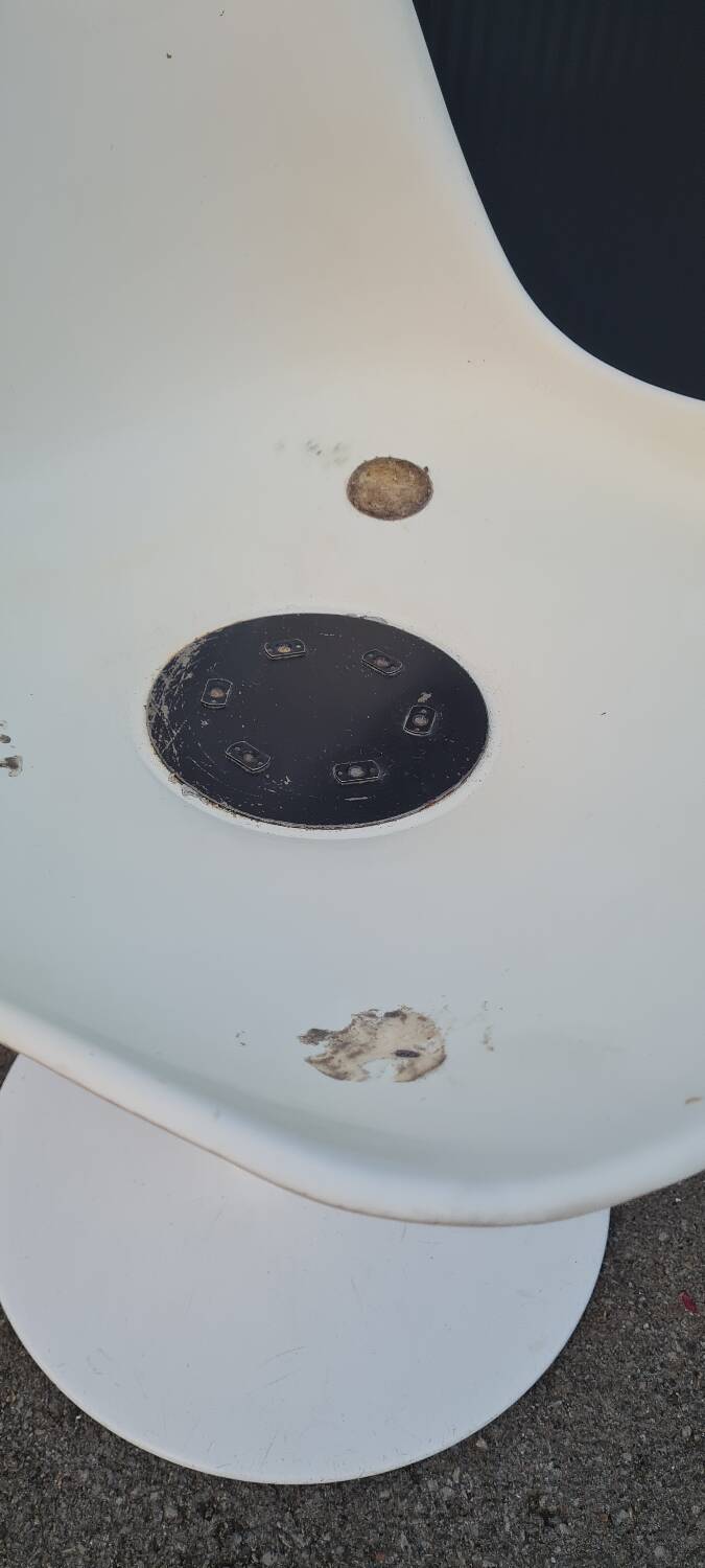 Tulip chair by Eero Saarinen, for Knoll