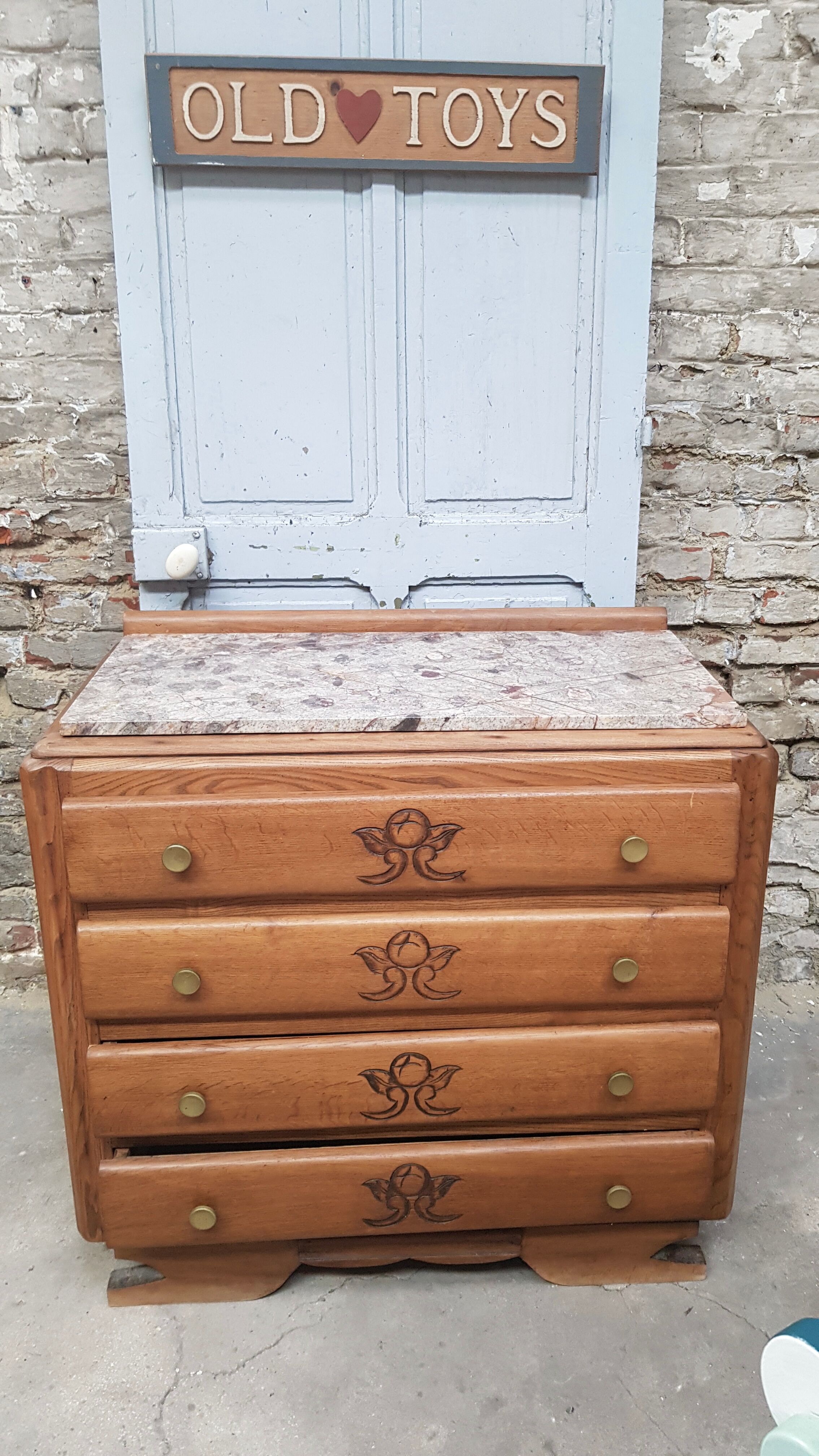 Art Deco chest of drawers