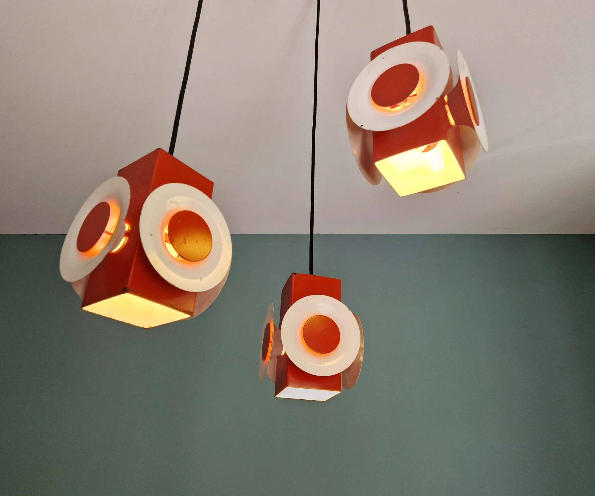 Space Age cascade chandelier in orange and white lacquered metal, RAAK, 1970