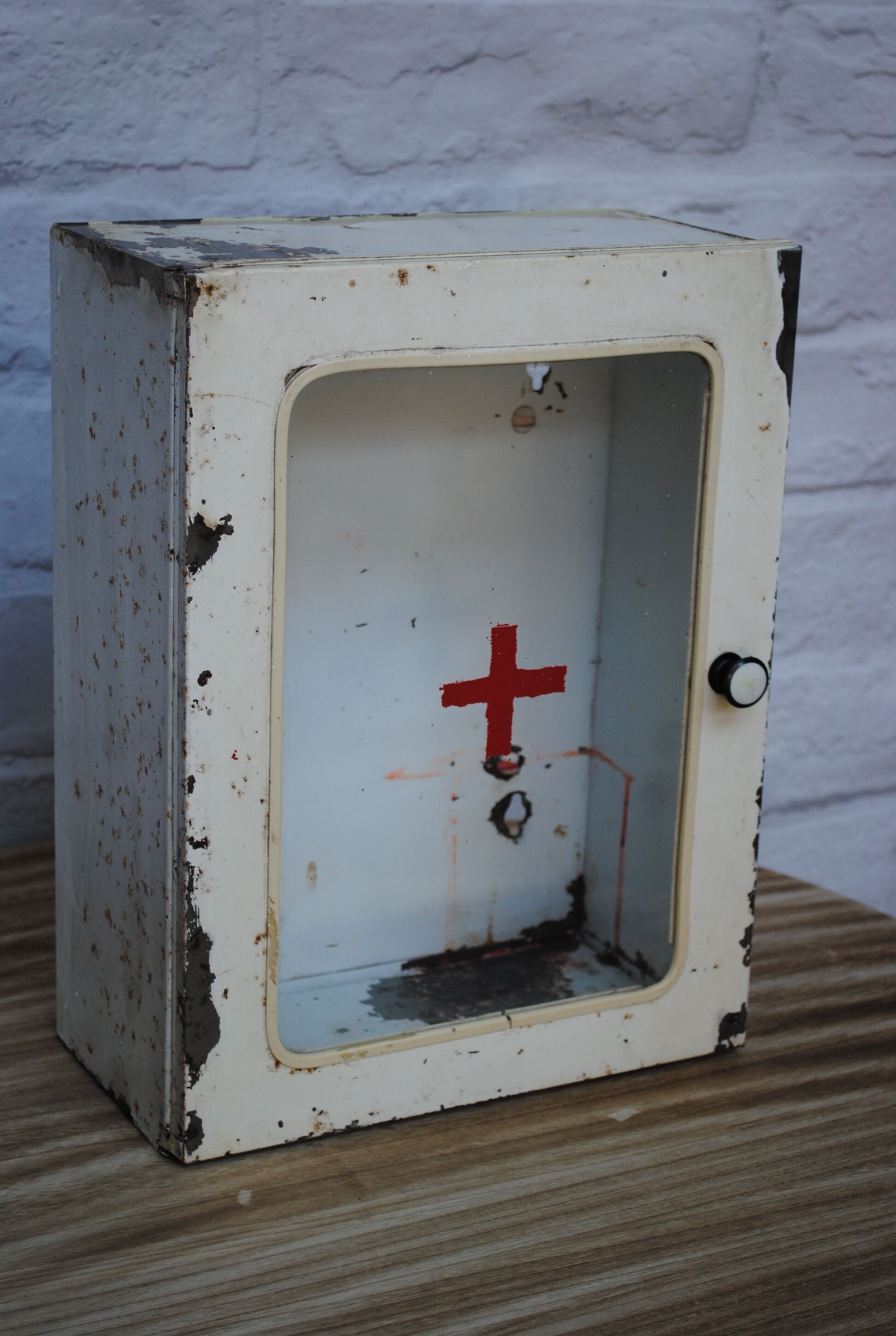 Pharmacy showcase, 70s