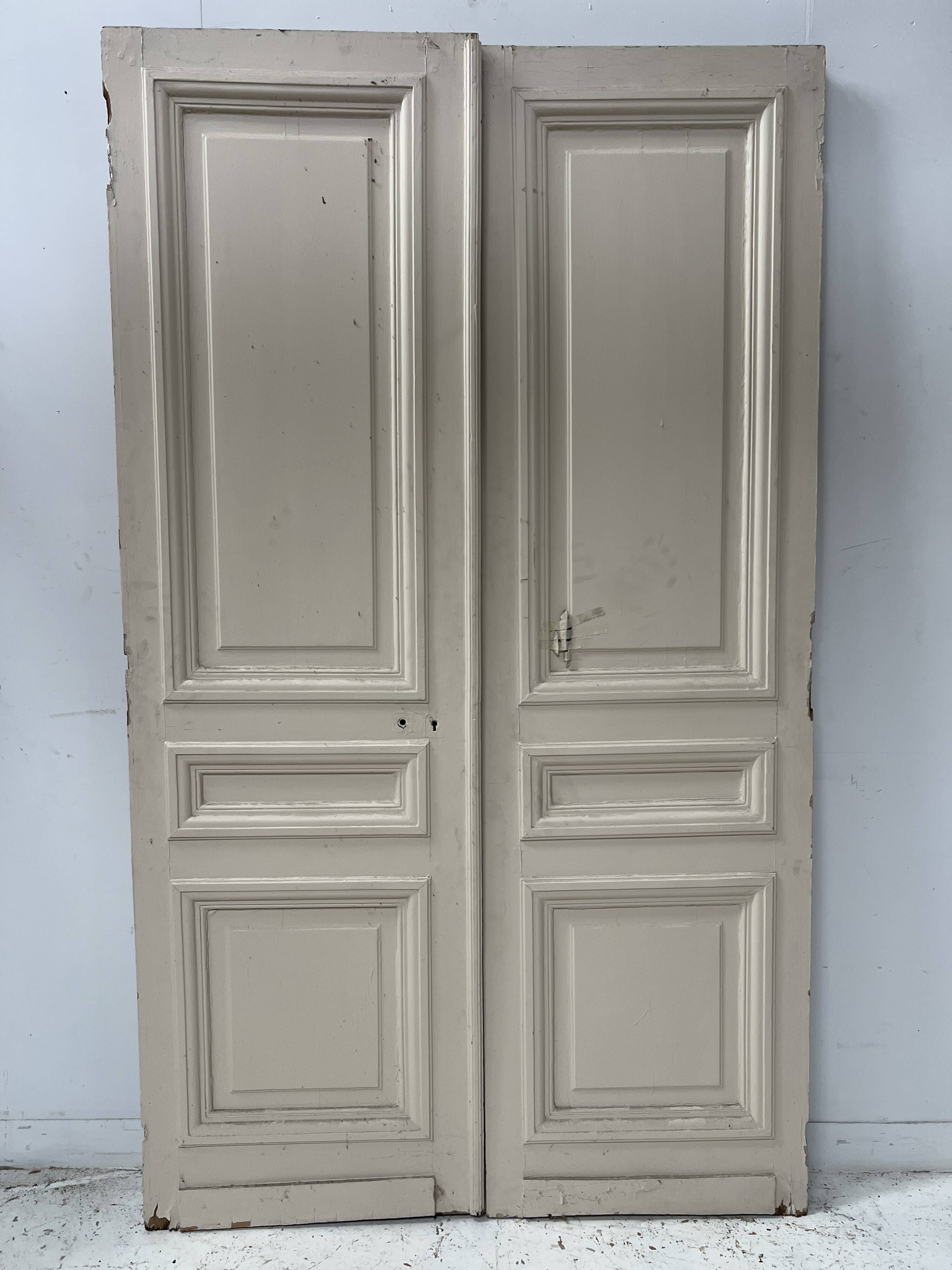 Pair of Haussmann-style double passage doors in patinated oak from the 19th century.