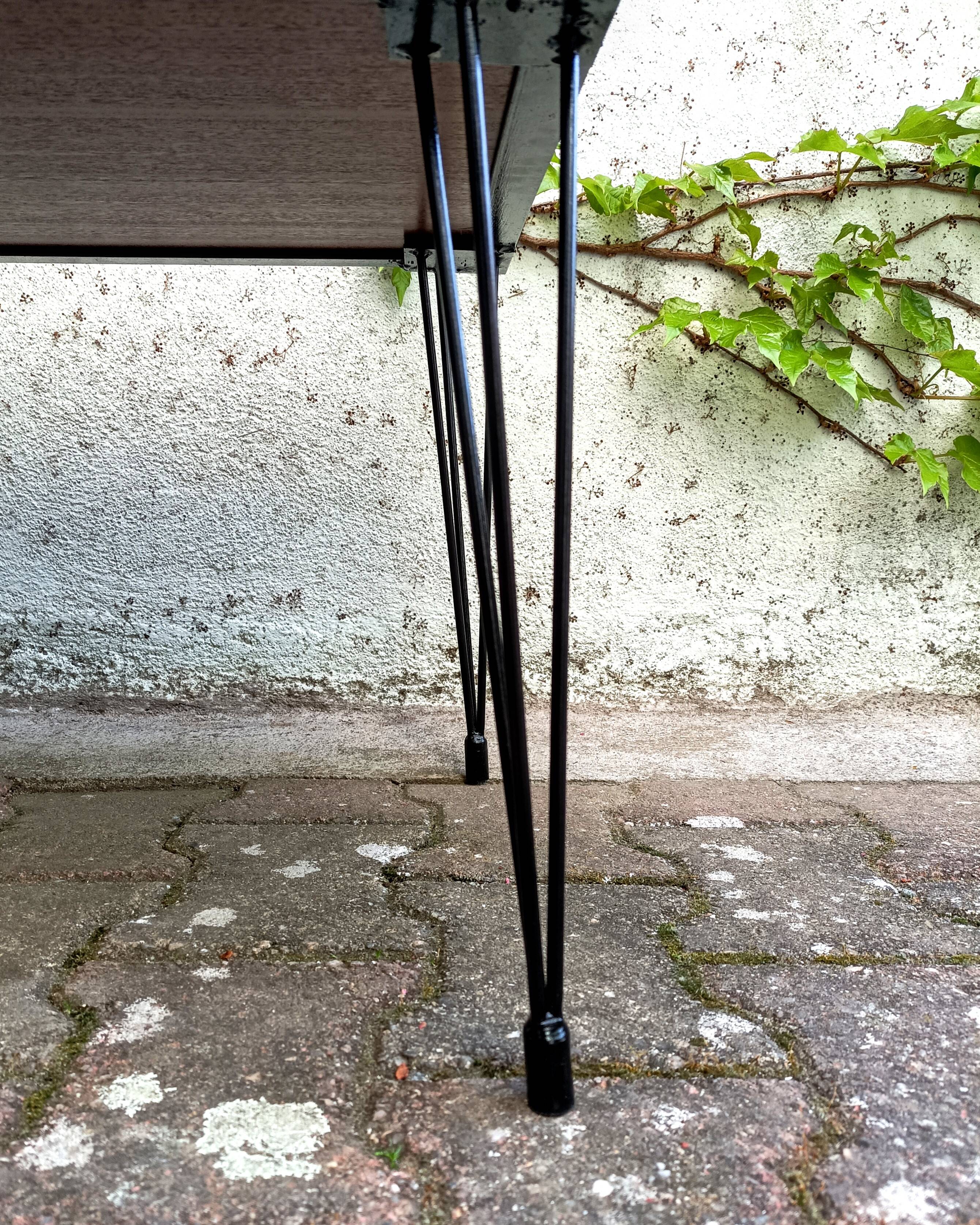 Table basse pieds épingles