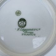 Plat à motif floral
