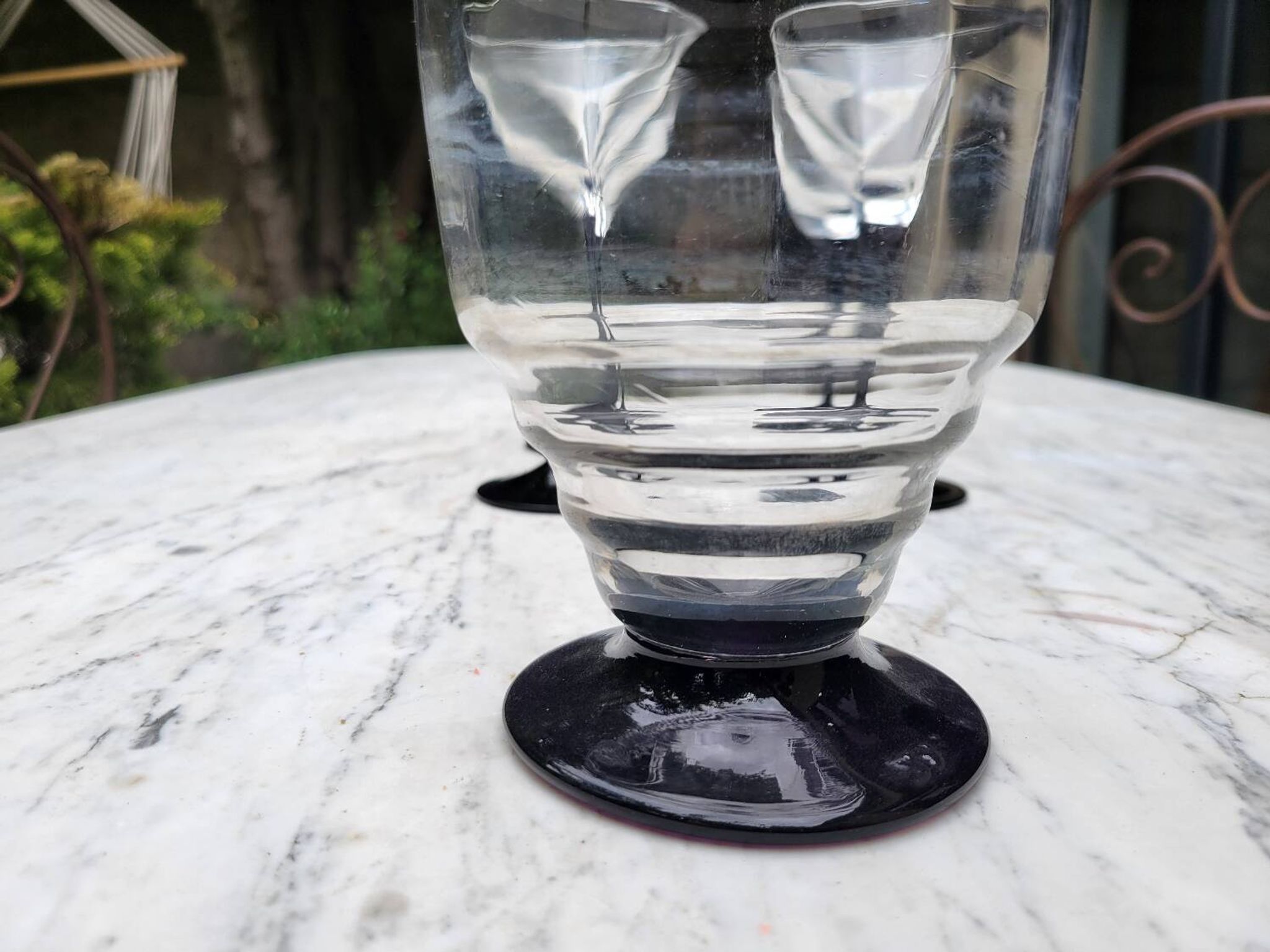 4 verres à cocktail et carafe assortie