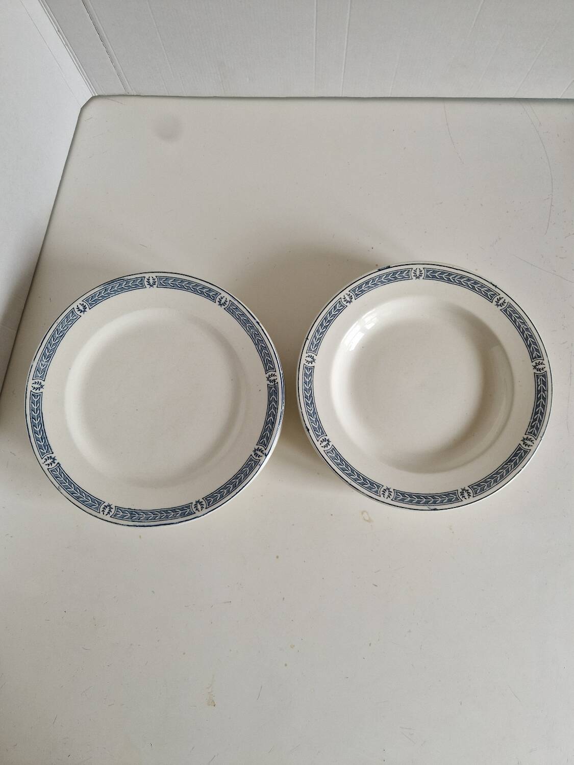 Set of 14 Terre de fer Salins plates, Castellane model