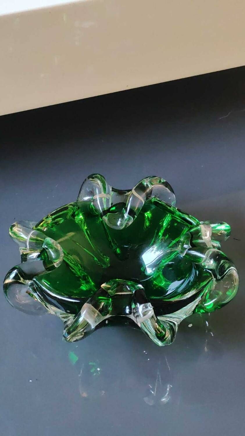 Pocket/ashtray in blown Murano art glass. Organic floral shape