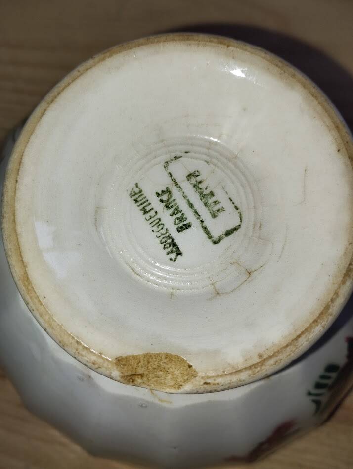 Bowls Faïencerie de Sarreguemines with rose decoration (the two red ones)