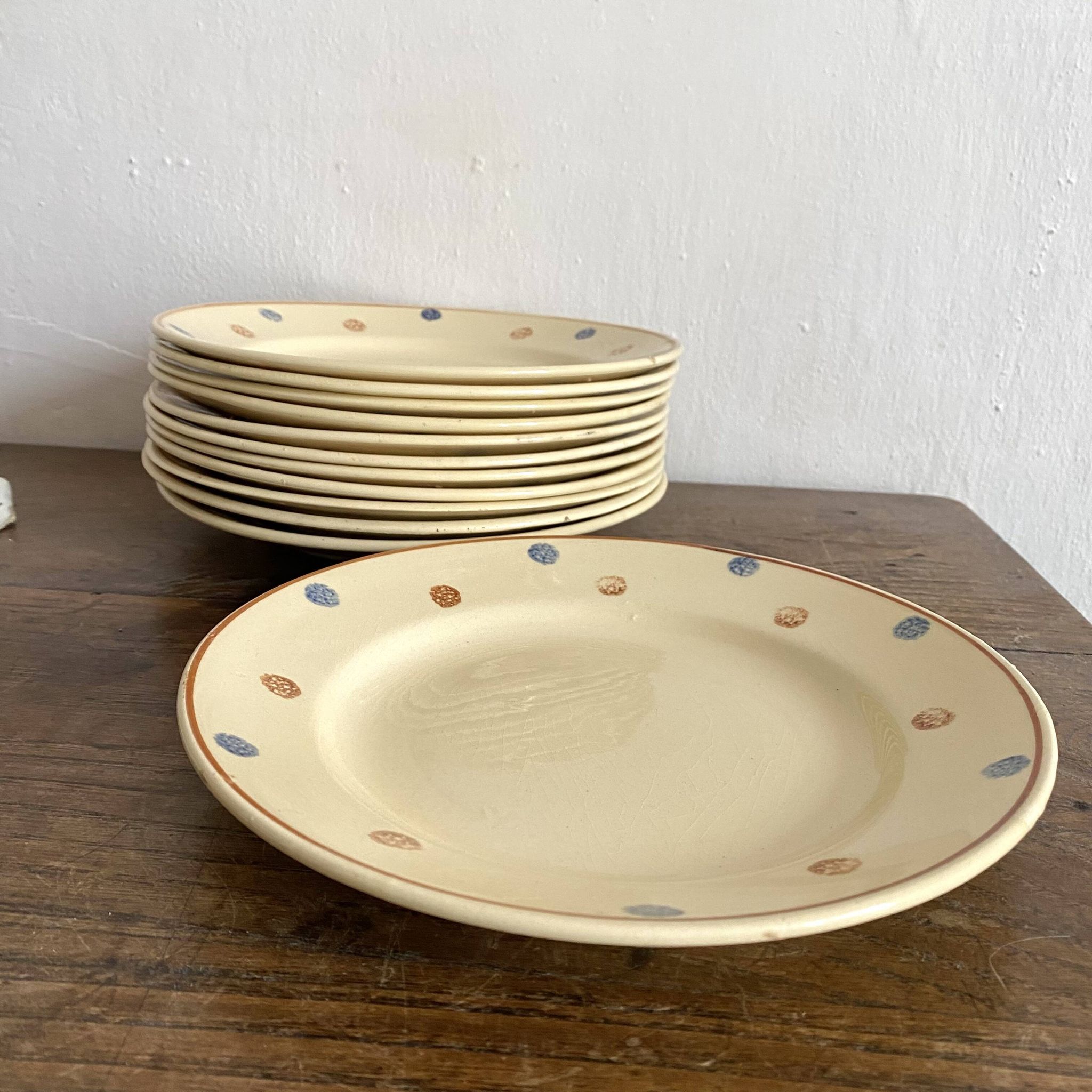 Assiettes plates  anciennes  à pois Sarreguemines