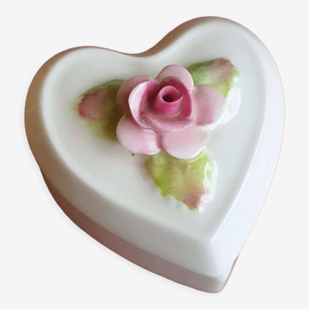 Boite coeur en porcelaine anglaise