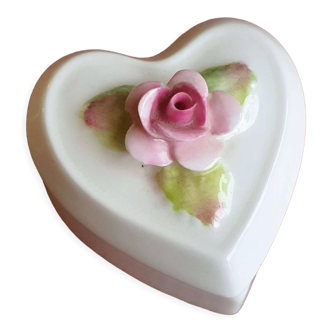 Boite coeur en porcelaine anglaise