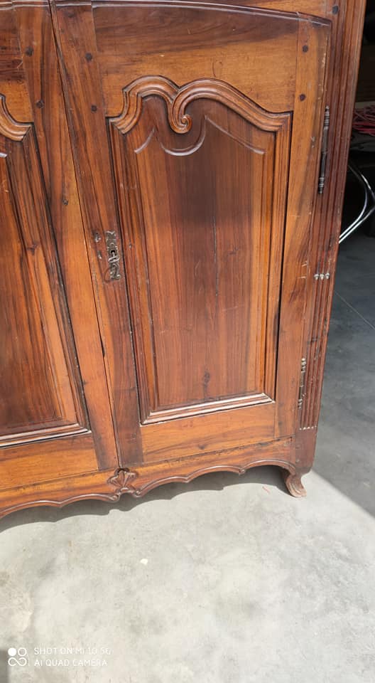 Solid walnut sideboard from the late 18th century, Transition period