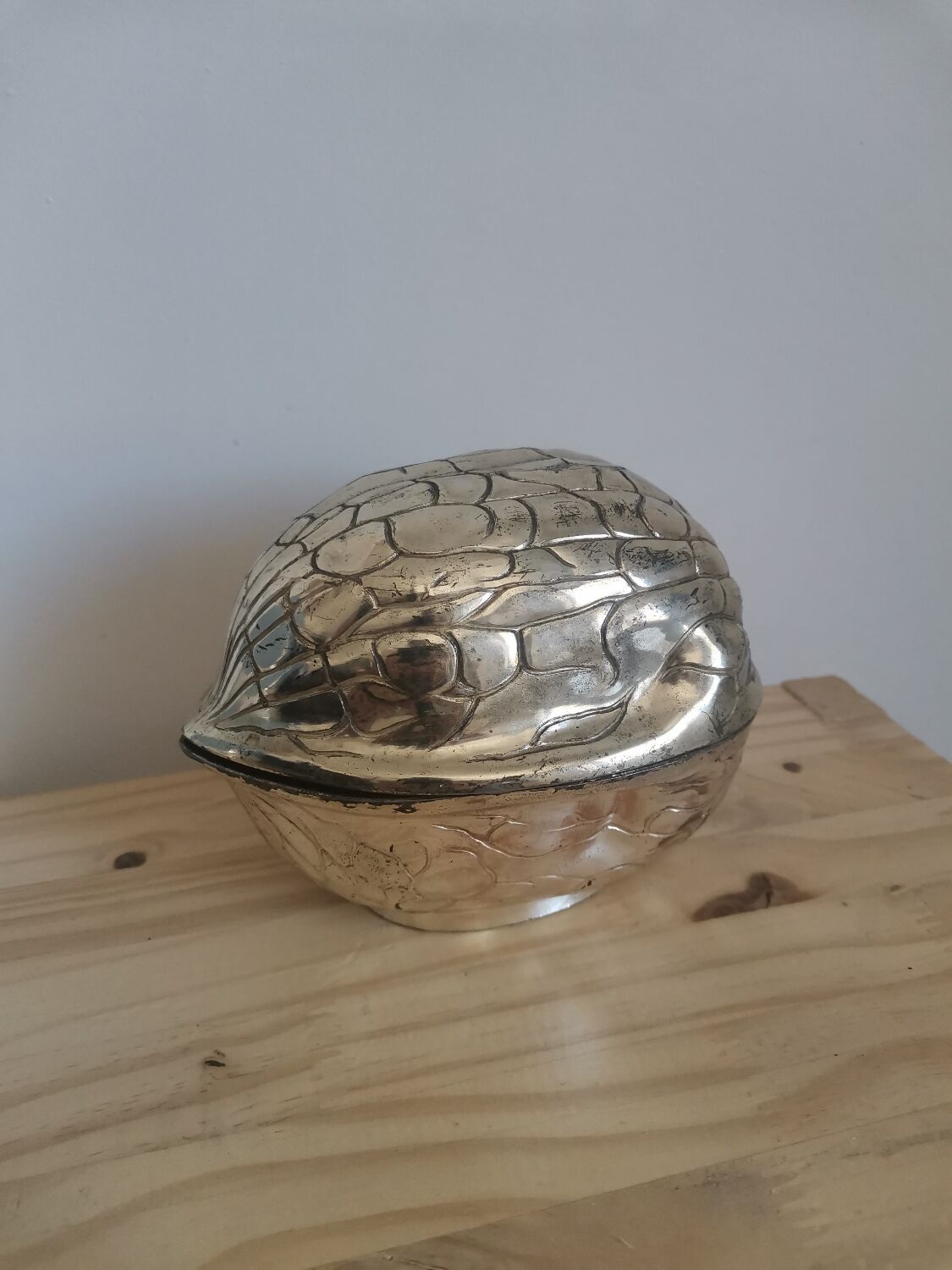 Vintage art deco walnut-shaped box in silver metal
