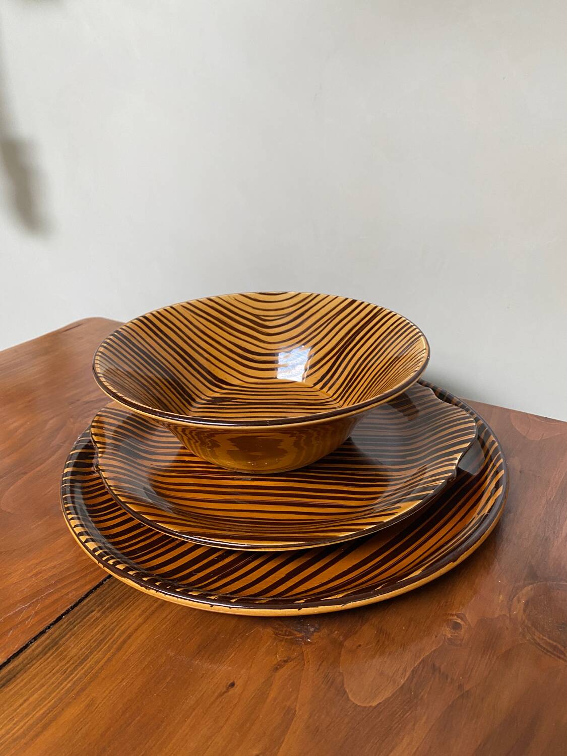 Set of vintage dishes