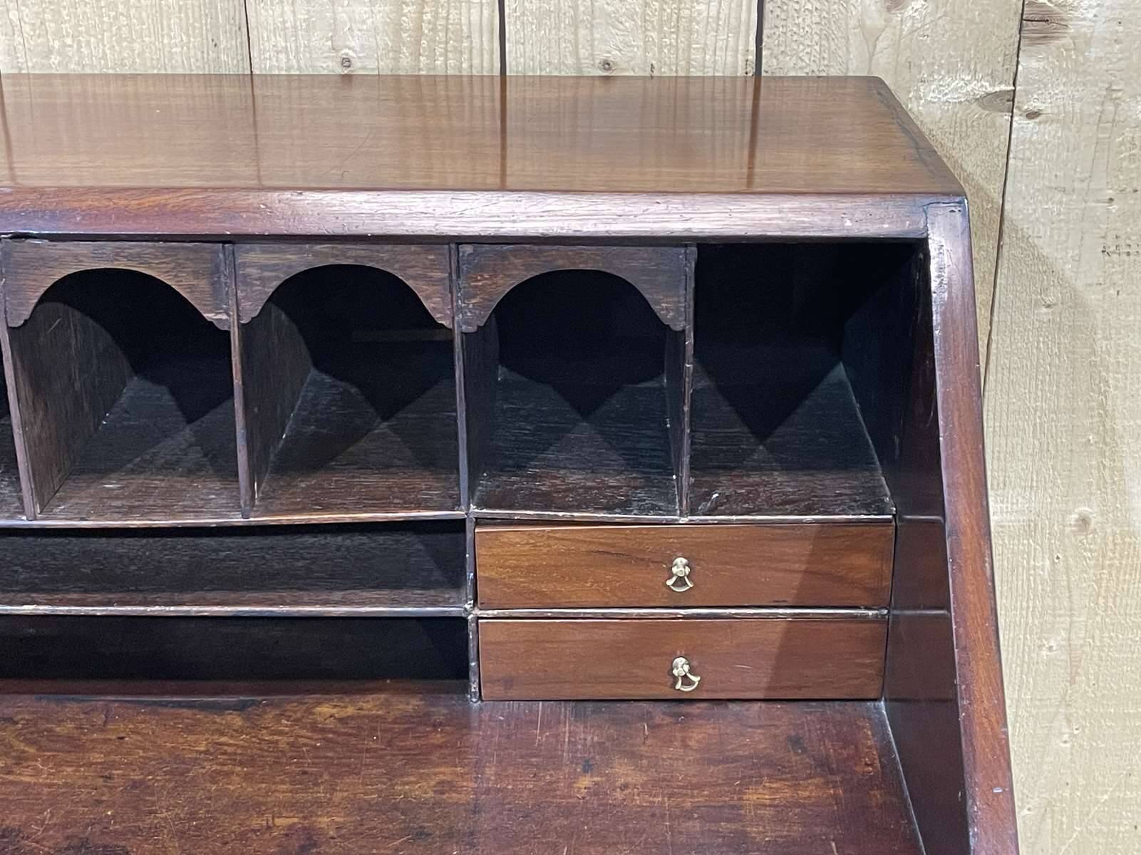 English donkey desk in Georgian style dating from the 19th century in mahogany and oak