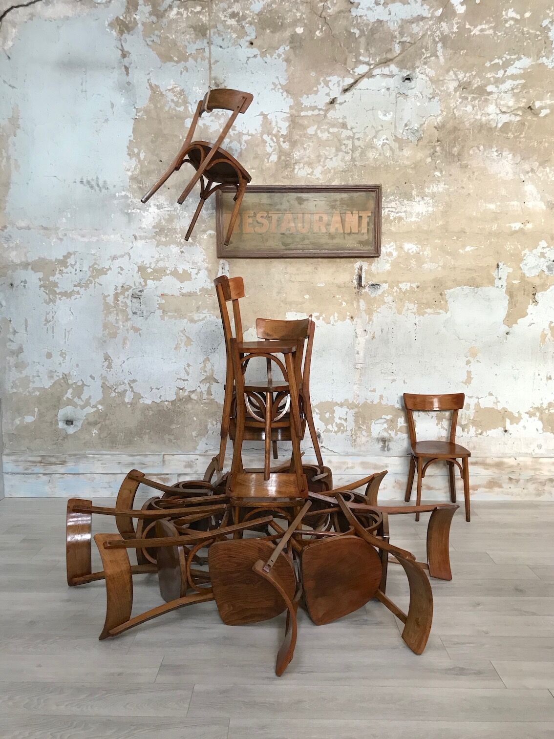 Lot of 16 bistro chairs