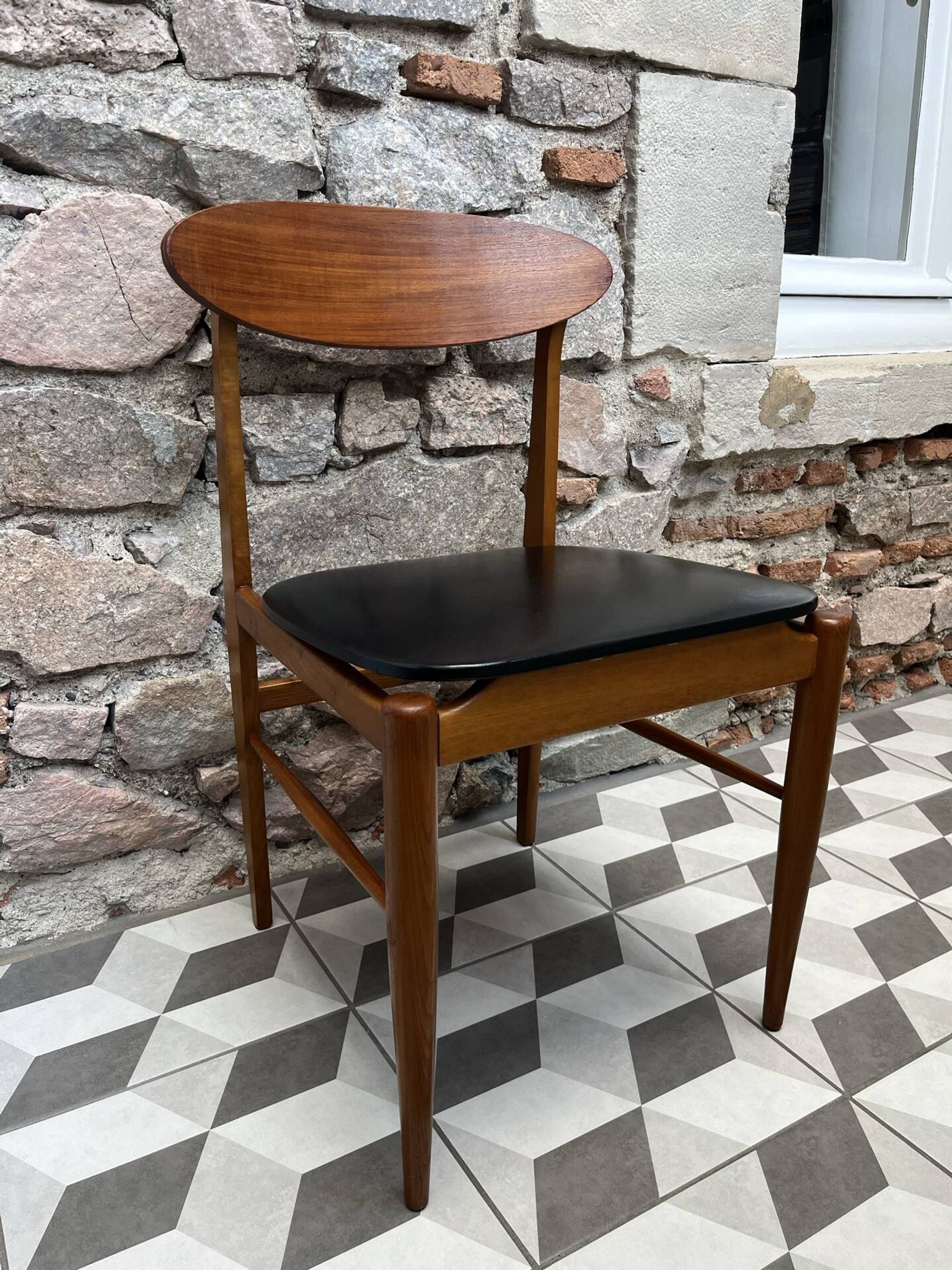 Chaise scandinave années 60 Skaï noir