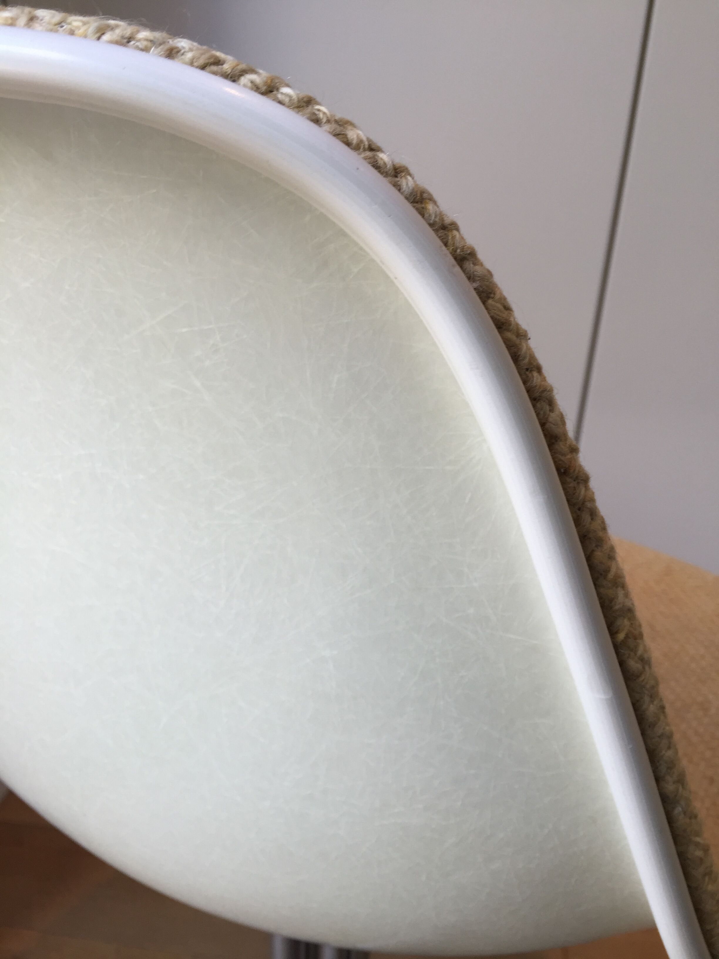 Set of 4 chairs the Fonda by Charles and Ray Eames, woolen yellow straw 1960-1970