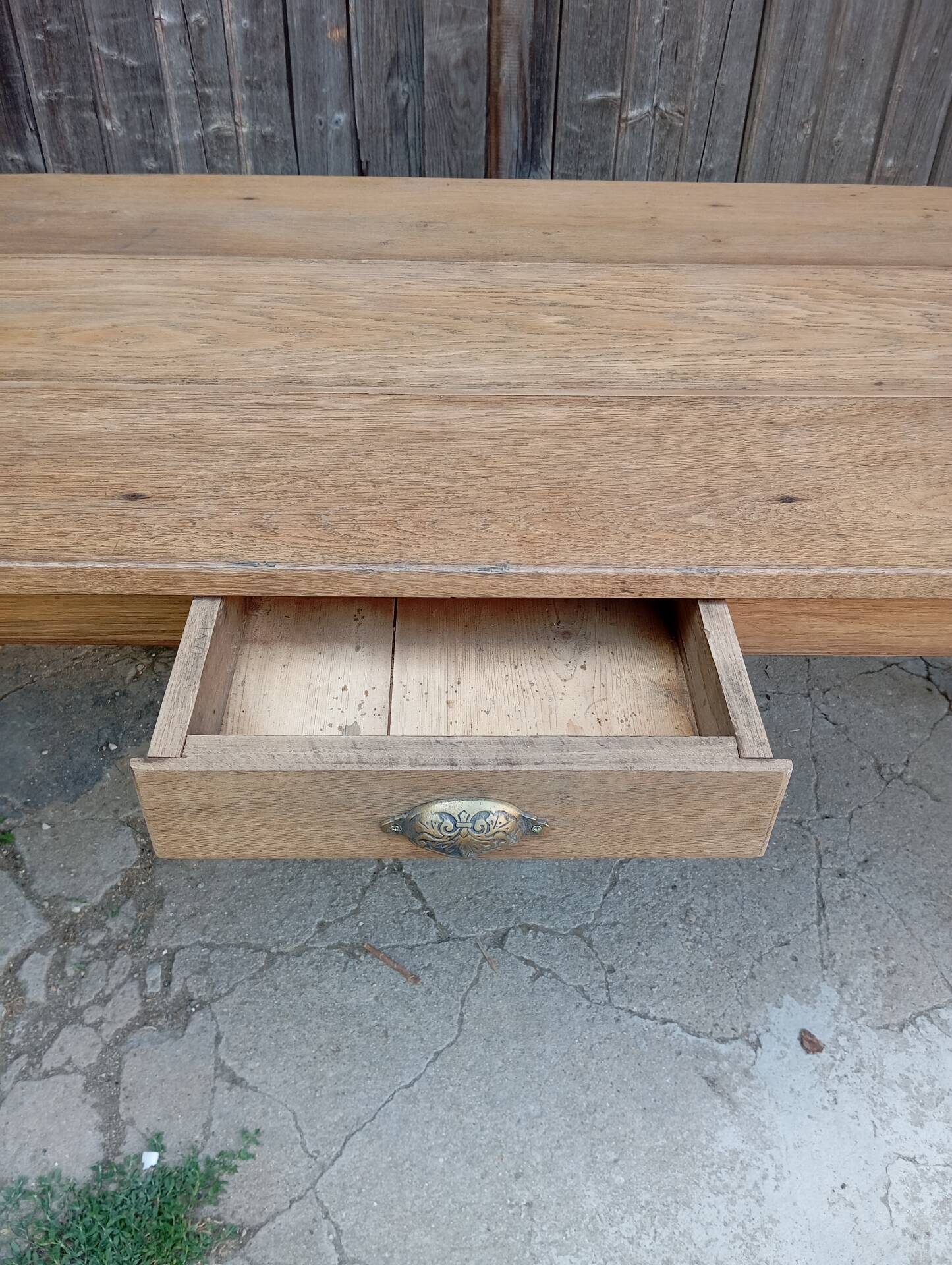 Farm table