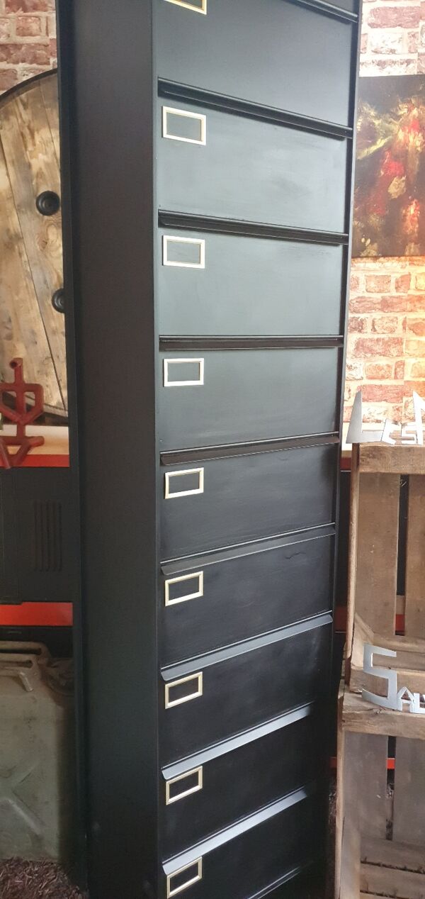 Meuble industriel à 10 clapets en métal