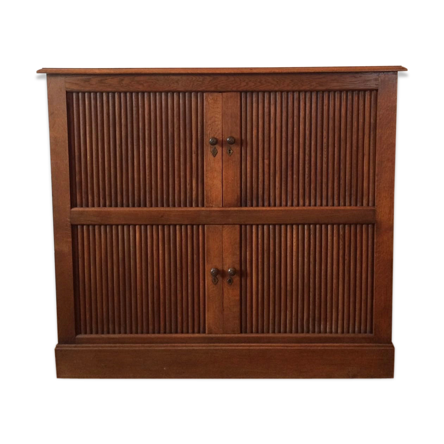 Meuble à rideaux