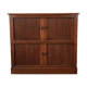 Meuble à rideaux