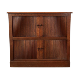 Meuble à rideaux
