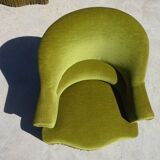 Paire de fauteuils crapauds en velours vert