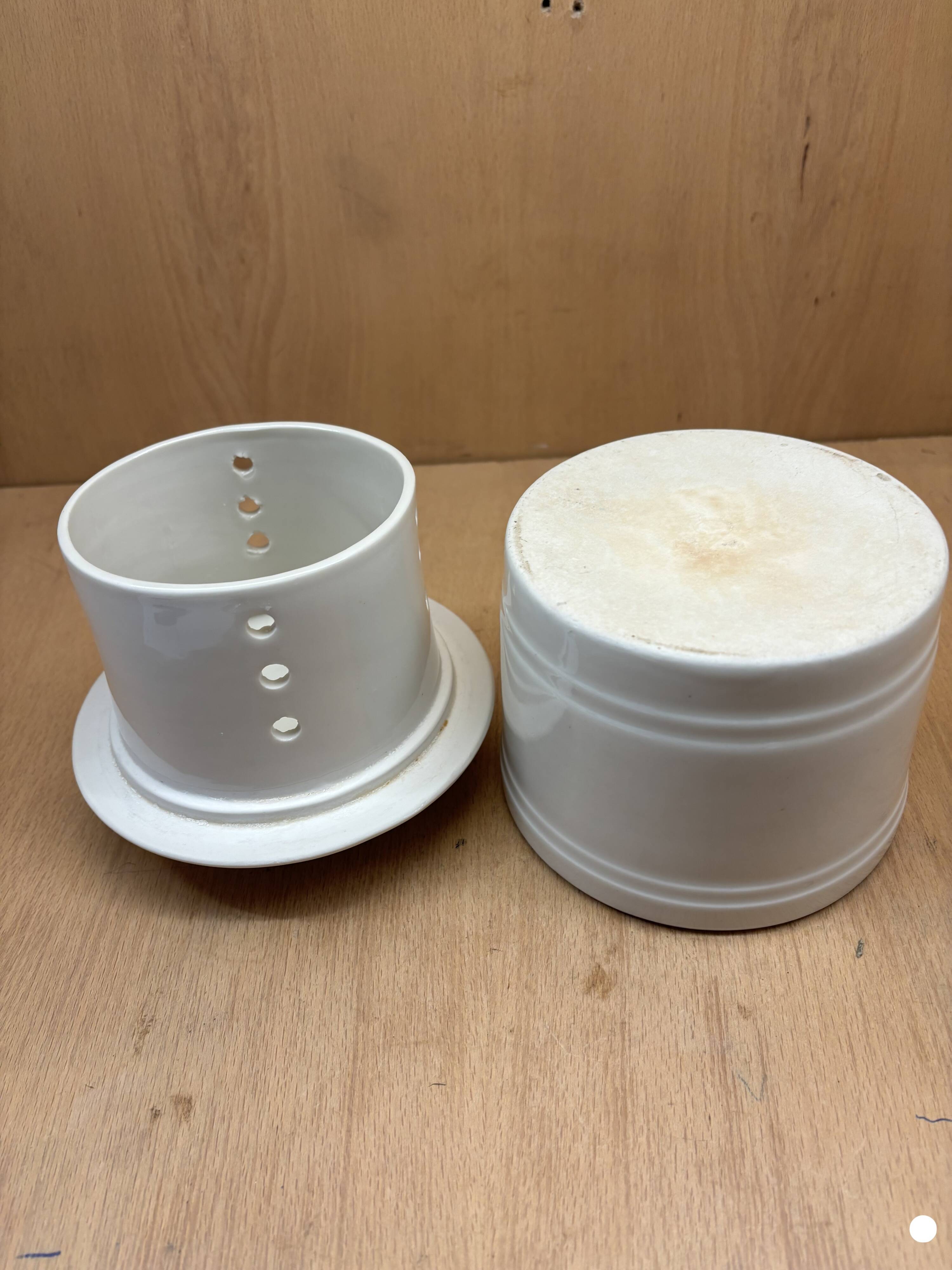 Porcelain butter dish