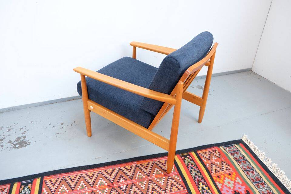 Vintage retro armchair from the 60s-70s in teak, Mid-Century style.