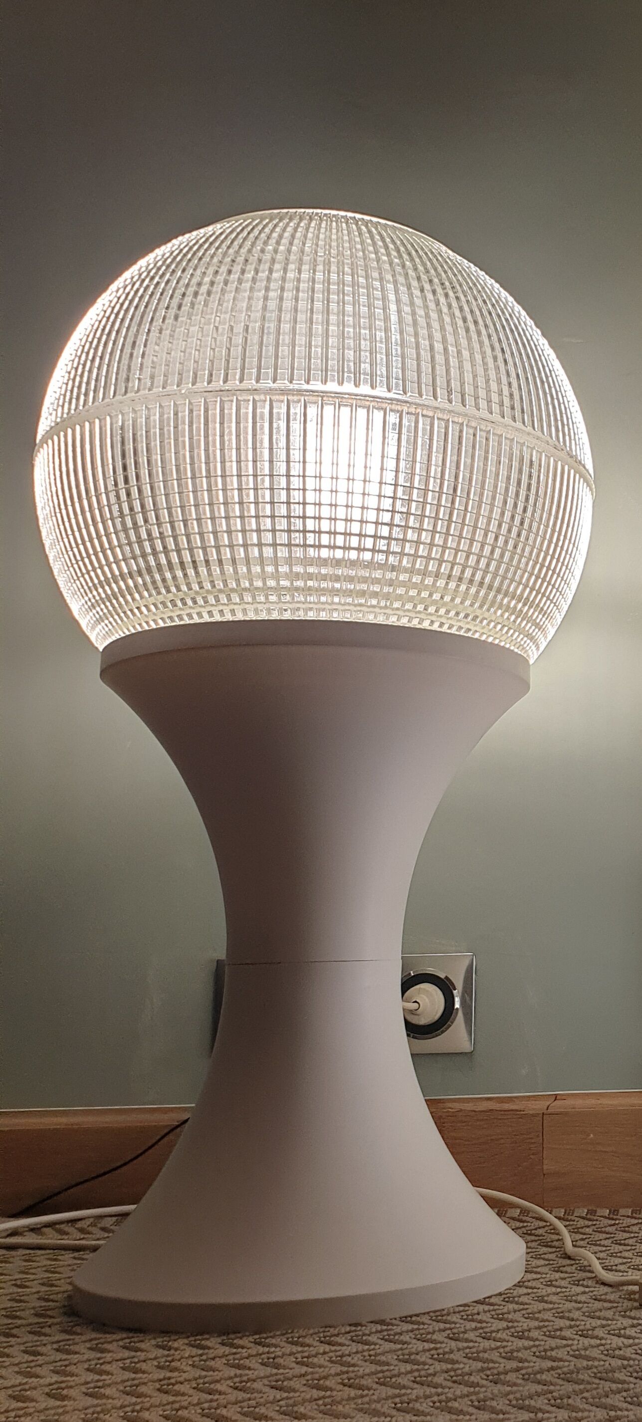 Holophane tulip-shaped floor lamp, 1970