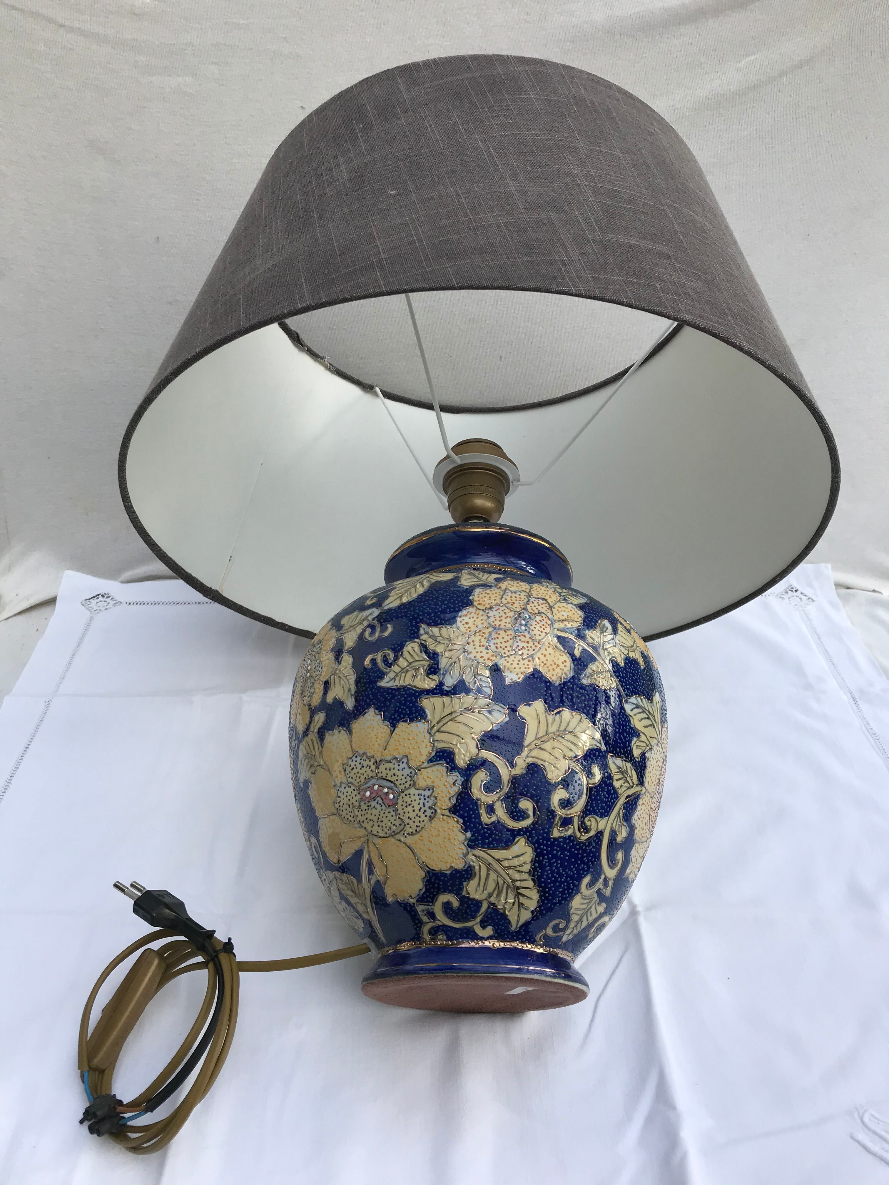 Ancient enamelled ceramic lamp drawing flowers - vintage grey daybat