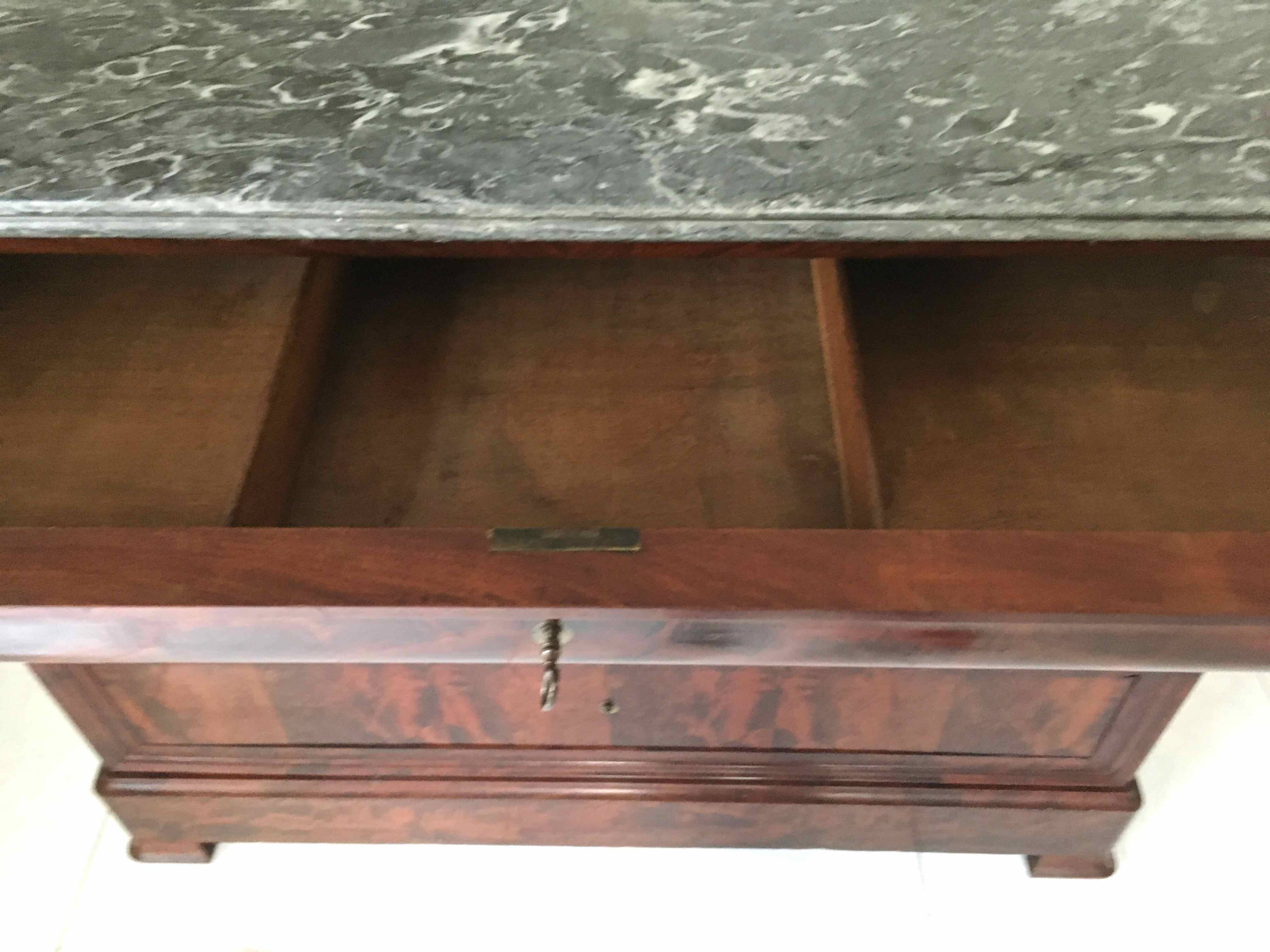 Commode XIXe Louis Philippe marbre sainte anne et noyer