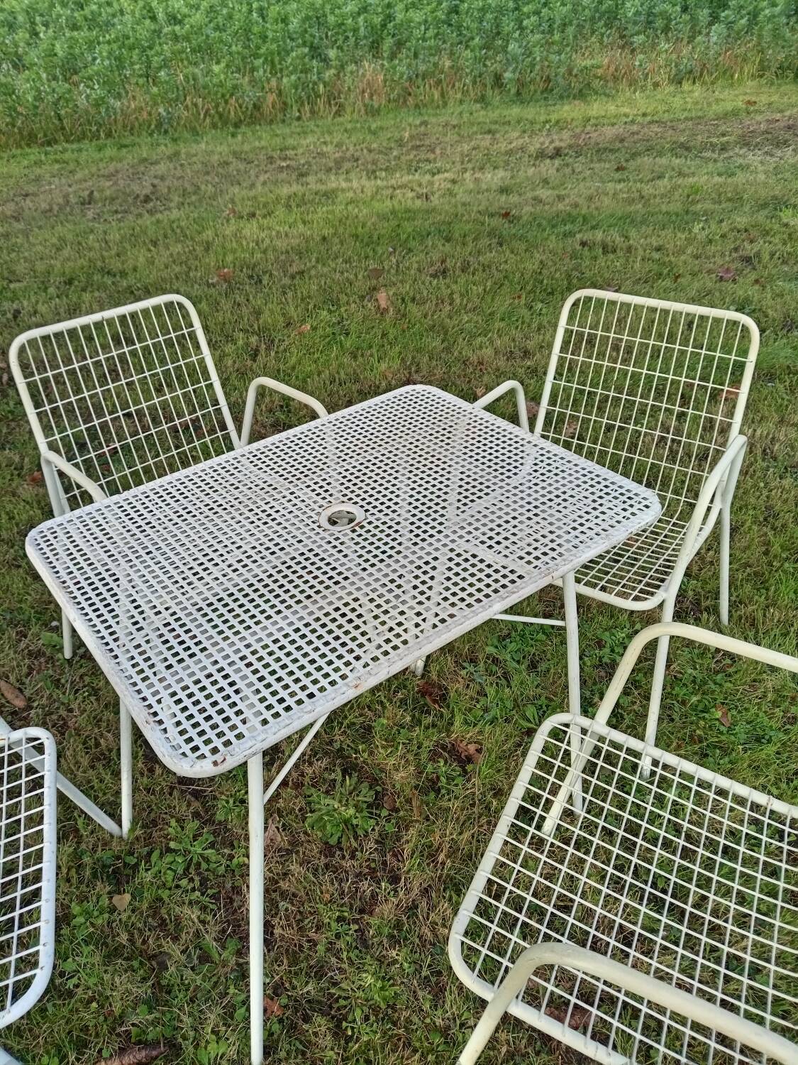 Ému Rio chairs and table