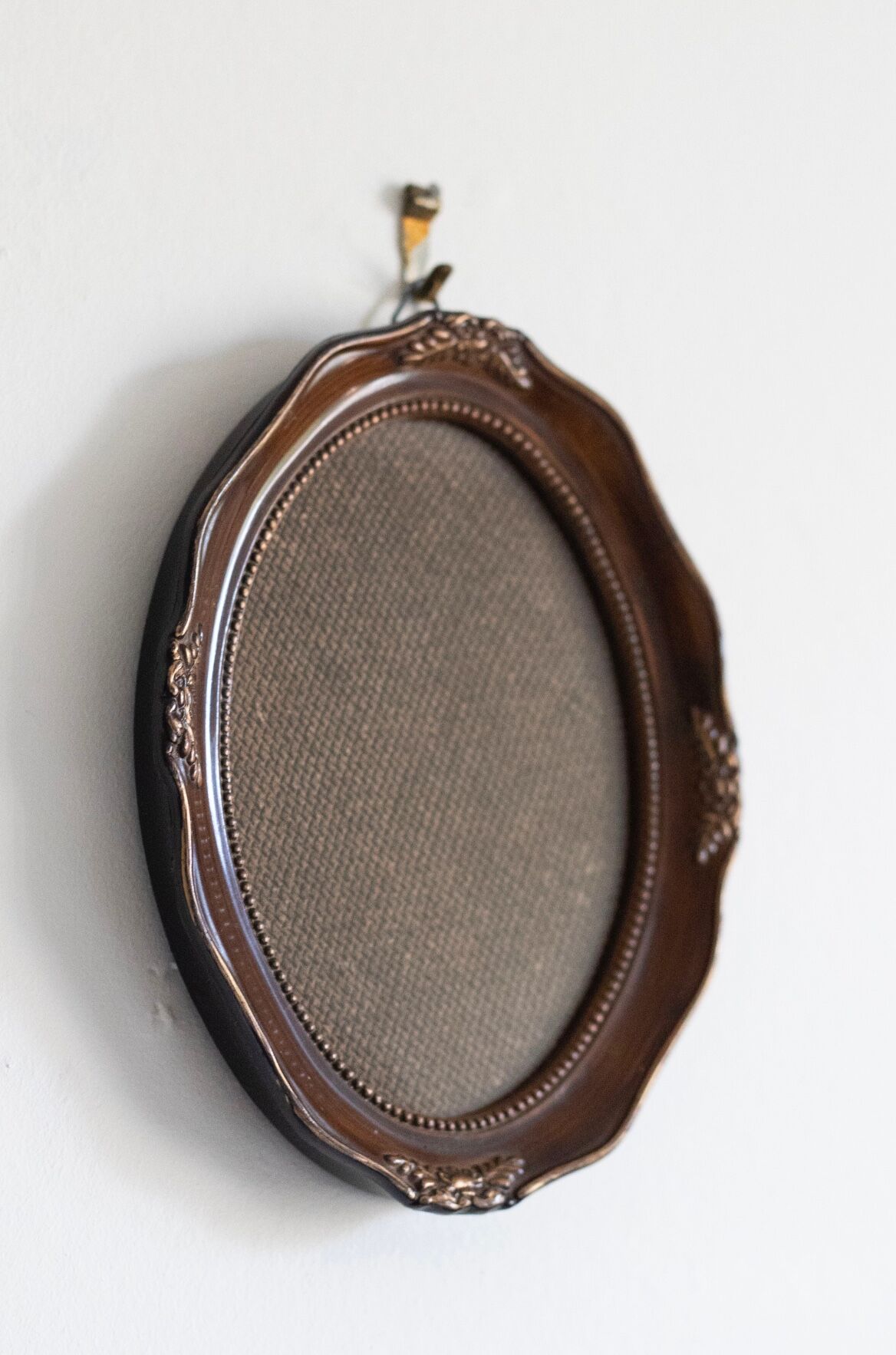 Vintage oval frame