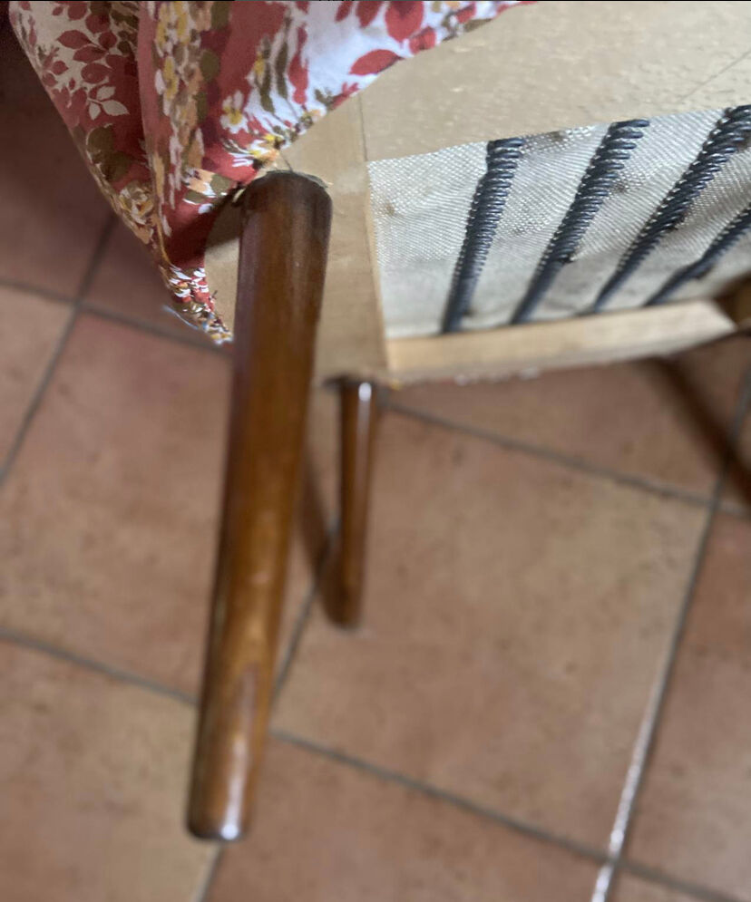 Vintage toad armchair with flowers