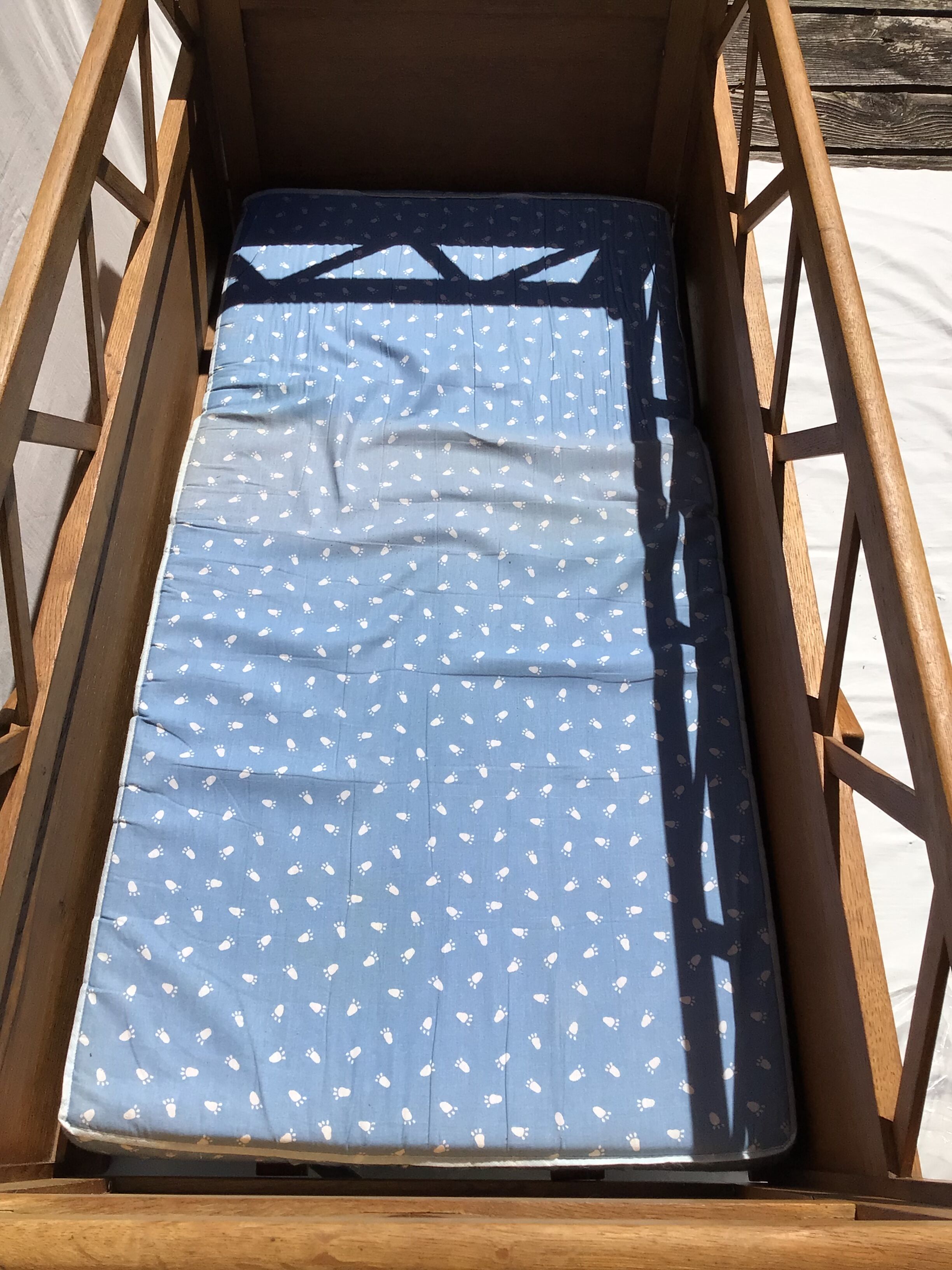 Child bed solid wood spindle feet 60's crosses