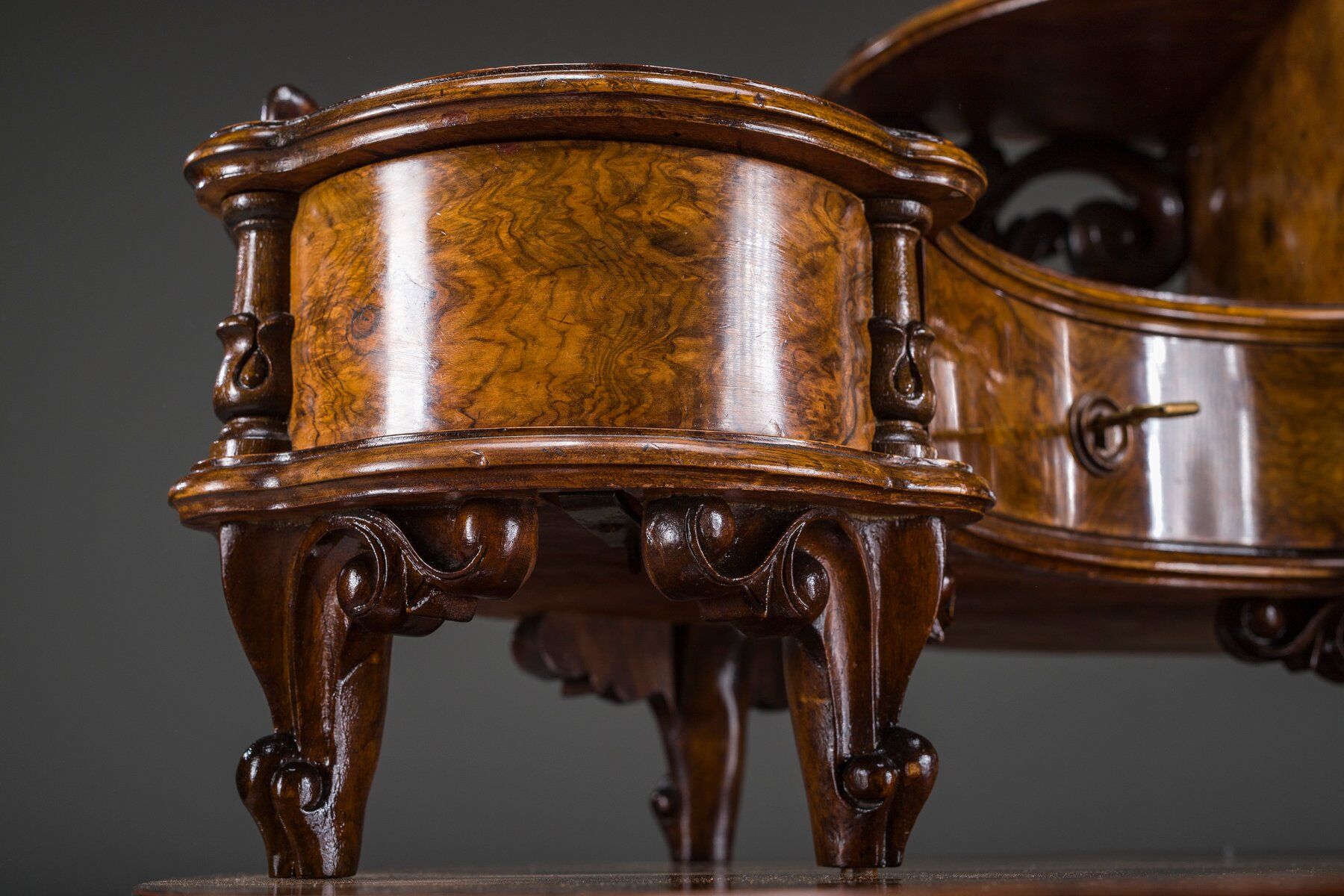 Coiffeuse en noyer Louis Philippe antique, 1860
